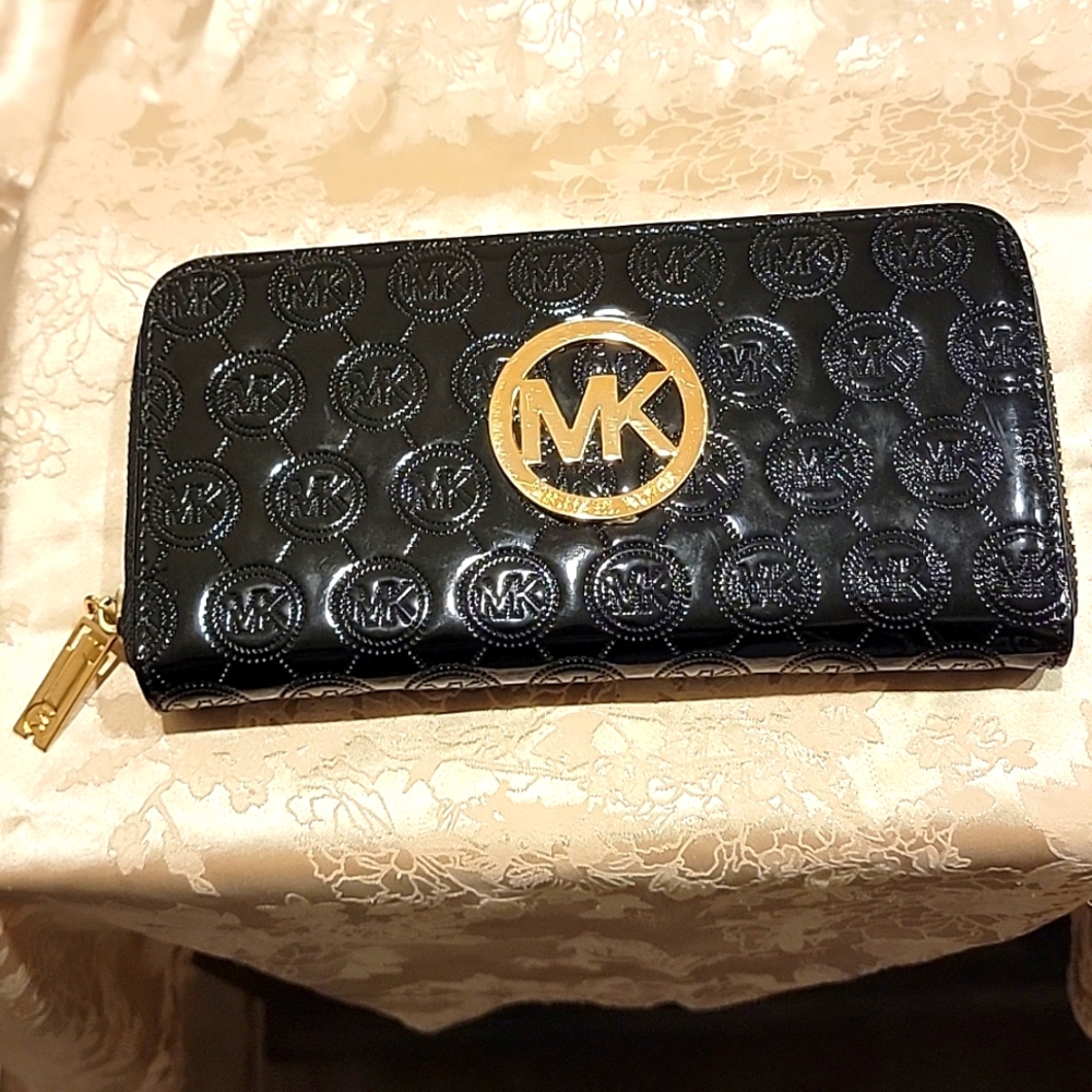 MK signature patent wallet
